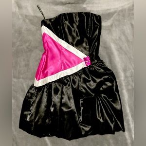Cocktail Formal dress size 5, black satin, color block in Fuschia/off white